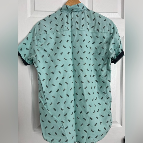 Free planet men’s button up size large-turquoise blue with pineapples. - Picture 5 of 5